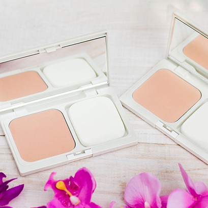 水潤亮顏粉凝霜